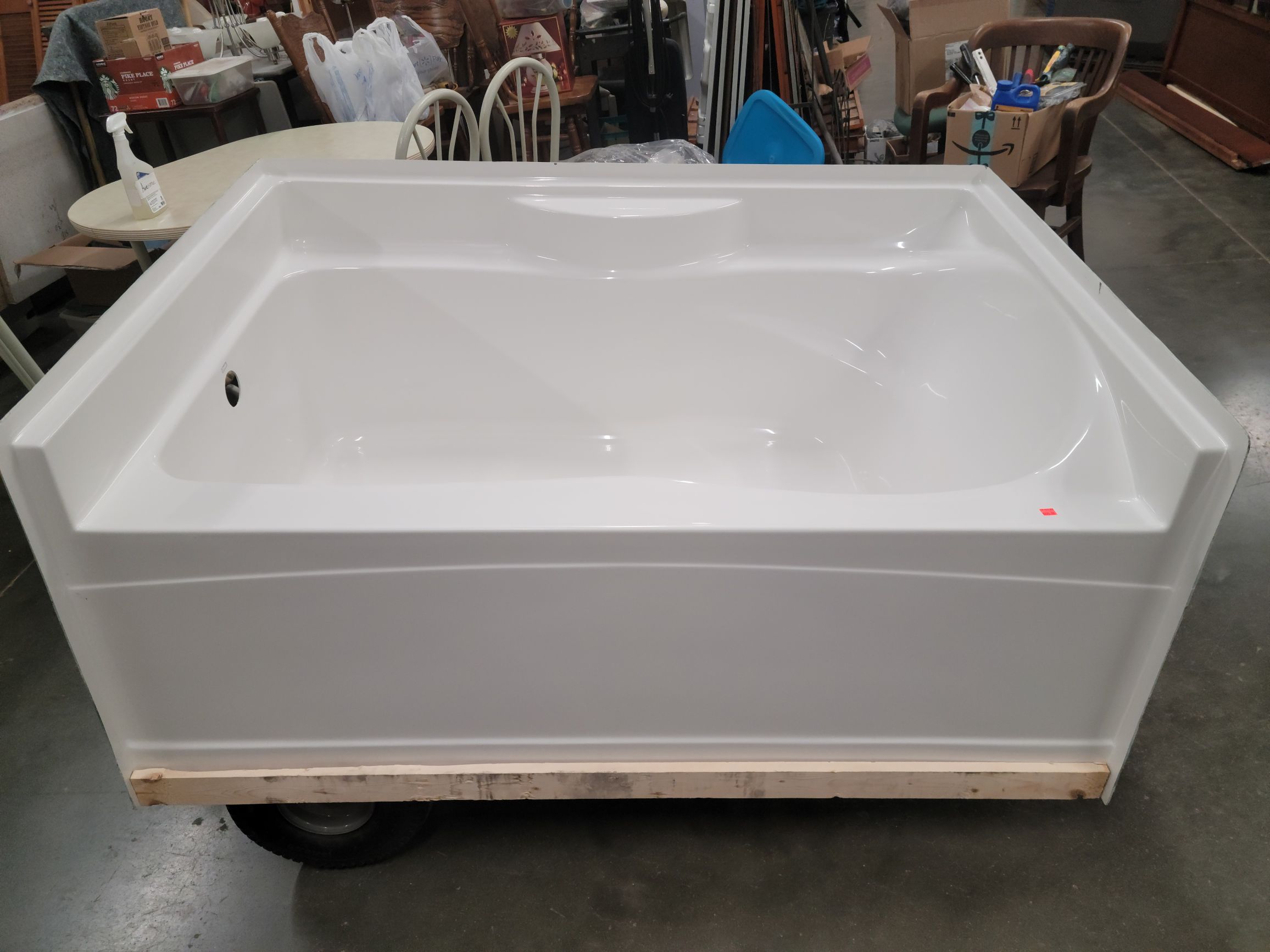 Habitat for Humanity of Sumner County ReStore Left Hand Garden Tub 42x60"