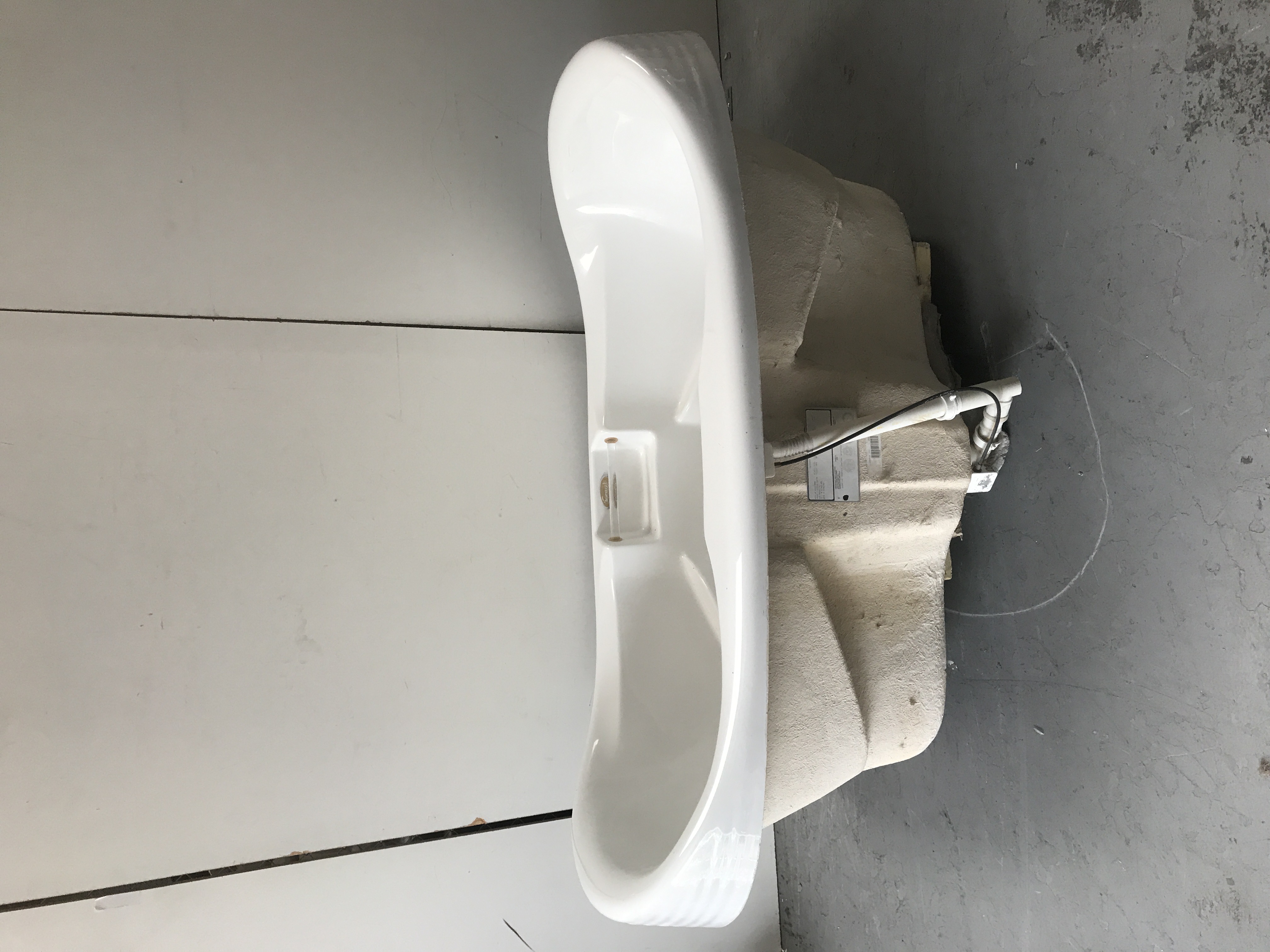 San Diego ReStore GENTLY USED Jacuzzi Bathtub