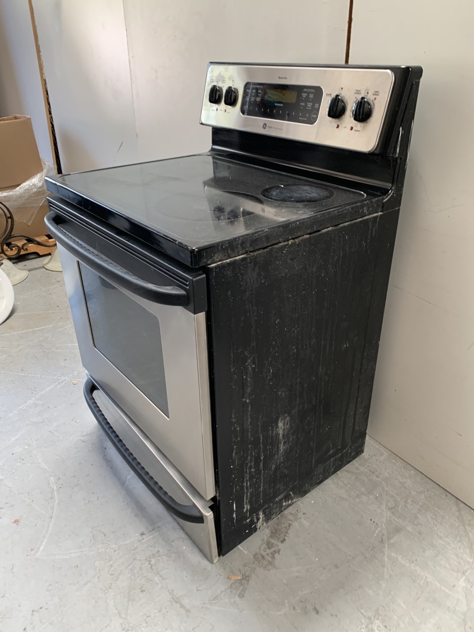 San Diego ReStore GENTLY USED GE Electric Stove