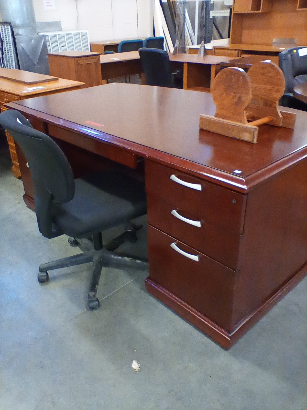 Habitat for Humanity of Sumner County ReStore Office Desk/w Key A1