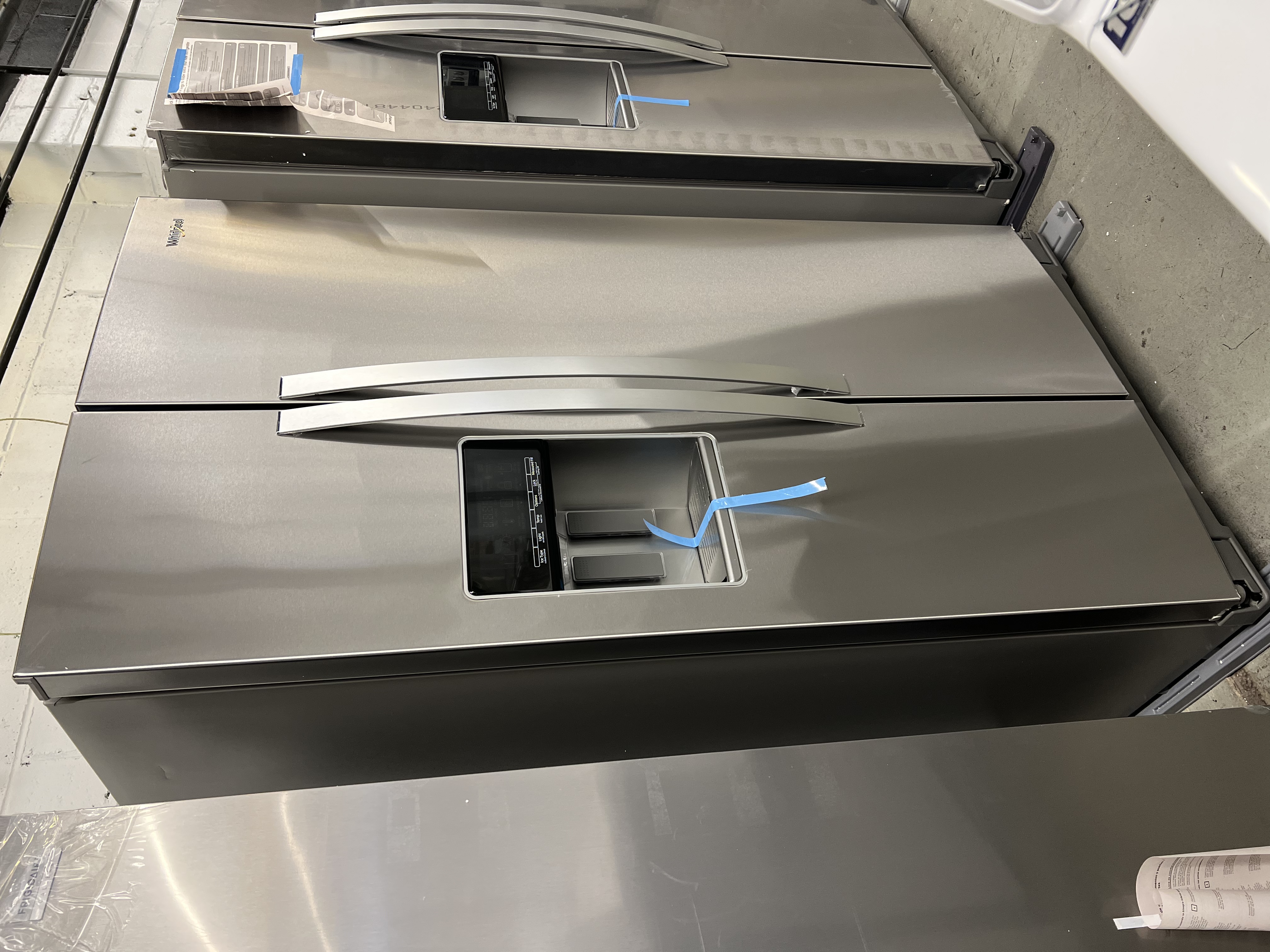 Ready For Good Whirlpool 28.4cu ft SidebySide Refrigerator with Ice Maker, Water and Ice