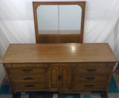 Dresser w\/ Mirror