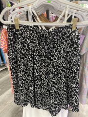 west loop black\/white floral shorts L\/XL