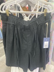 universal thread black shorts L