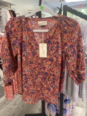 universal thread redish\/orange floral top XS