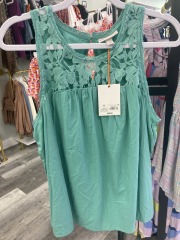 knox rose batik green top M