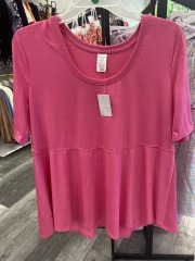 west loop pink tshirt M