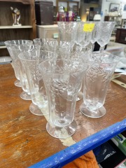 Parfait Geometric Floral Glassware (Set of 8)