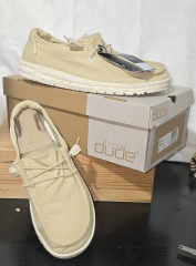 New, Women's Hey dudes SIZE 8