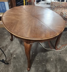 SIMPLE BROWN OVAL TABLE