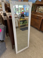 Detailed Mirror