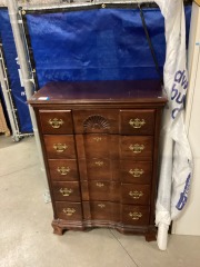 5 dr Dresser