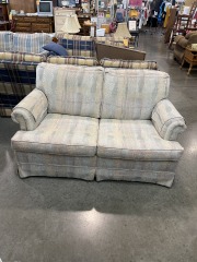 Sm Love Seat