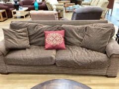 LE PANACHE CHECKERED SOFA