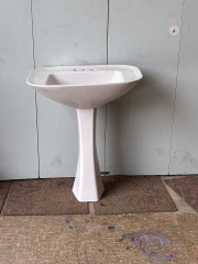 Pedestal Sink 25 1\/2\