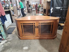 LARGE CONNER TV STAND