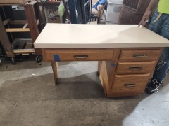 KITCHEN CABBINET DEAK