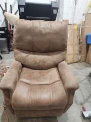 BROWN LIFT CHAIR (TESTED REMOTE AT REGGISTER)