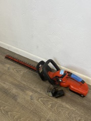 Black and Decker Trimmer (Battery+Charger)