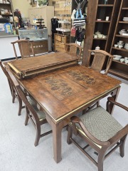 ORIENTAL TABLE WITH 2 LEAFS AND 6 CHAIRSTABLE