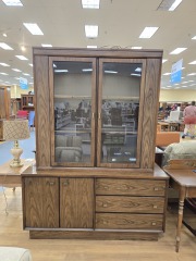 BASSET FURN. MID-CENTURY MODERN 2 PIECE HUTCH W\/ GLASS SHELVING