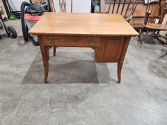 ANTQUE DESK WITH DRAWERS ON BOTH SIDES
