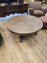 LARGE VINTAGE ROUND OAK COFFEE TABLE