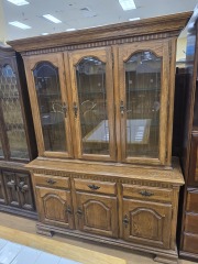 MEDIUM BROWN SOLID OAK 2 PIECE HUTCH W\/ 2 GLASS SHELVES