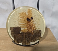 Vintage Lucite Trivet Wicker Baskets Dried Flowers 7 3\/4\