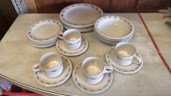 Studio Nova Villager Mesa Dinnerware (Set of 20)