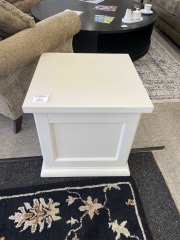 White Cube with Storage