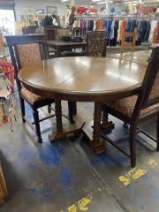Vintage Pedestal Round Dining Room Table