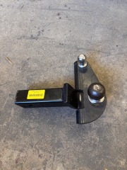 Dual trailer hitch