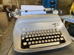 Vintage ROYAL Empress Typewriter (Works)
