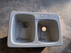 White Utility Sink 33\