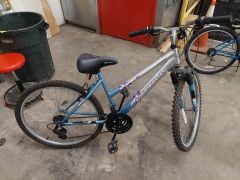 TURQUOISE & SILVER ROADMASTER MT. SPORT 18 SPEED BIKE W\/26 INCH WHEELS