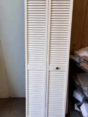 Bi-fold Closet Door 23 11\/16\