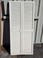 White Bi-Fold Closet Door 35 1\/2 x 78 1\/2