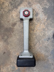 Roberts Knee Kicker Carpet Installer