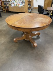 Antique Tiger Oak Round Dining Table
