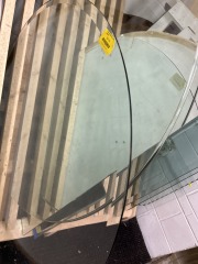 Round Glass Top Table (38x38)