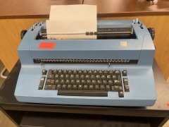 IBM Selectric II Typewriter Powers On needs work