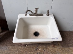 White Utility Sink 25\