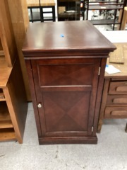 MAHOGONY STYLE WINE STORAGE 1 DOOR CABINET
