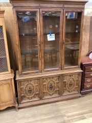 VINTAGE OAK 2 PIECE HUTCH W\/ GLASS SHELVING