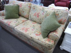 'Braxton-Culler' Sofa w\/Pillows