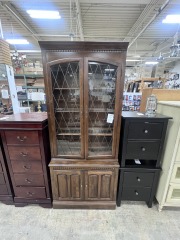 Ethan Allan Early American 2pc Maple China Cabinet