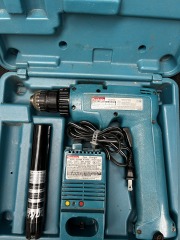 MAKITA 6095D Drill, Charger, Battery, Case