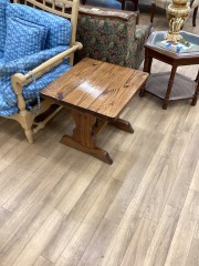GLOSSED KNOTTY PINE END TABLE