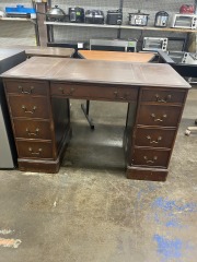 Classy Vintage Leather Top Desk